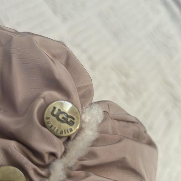 Ugg Australia bucket hat, polyester with real dyed shearling sheepskin trim, O/S - Picture 4 of 16